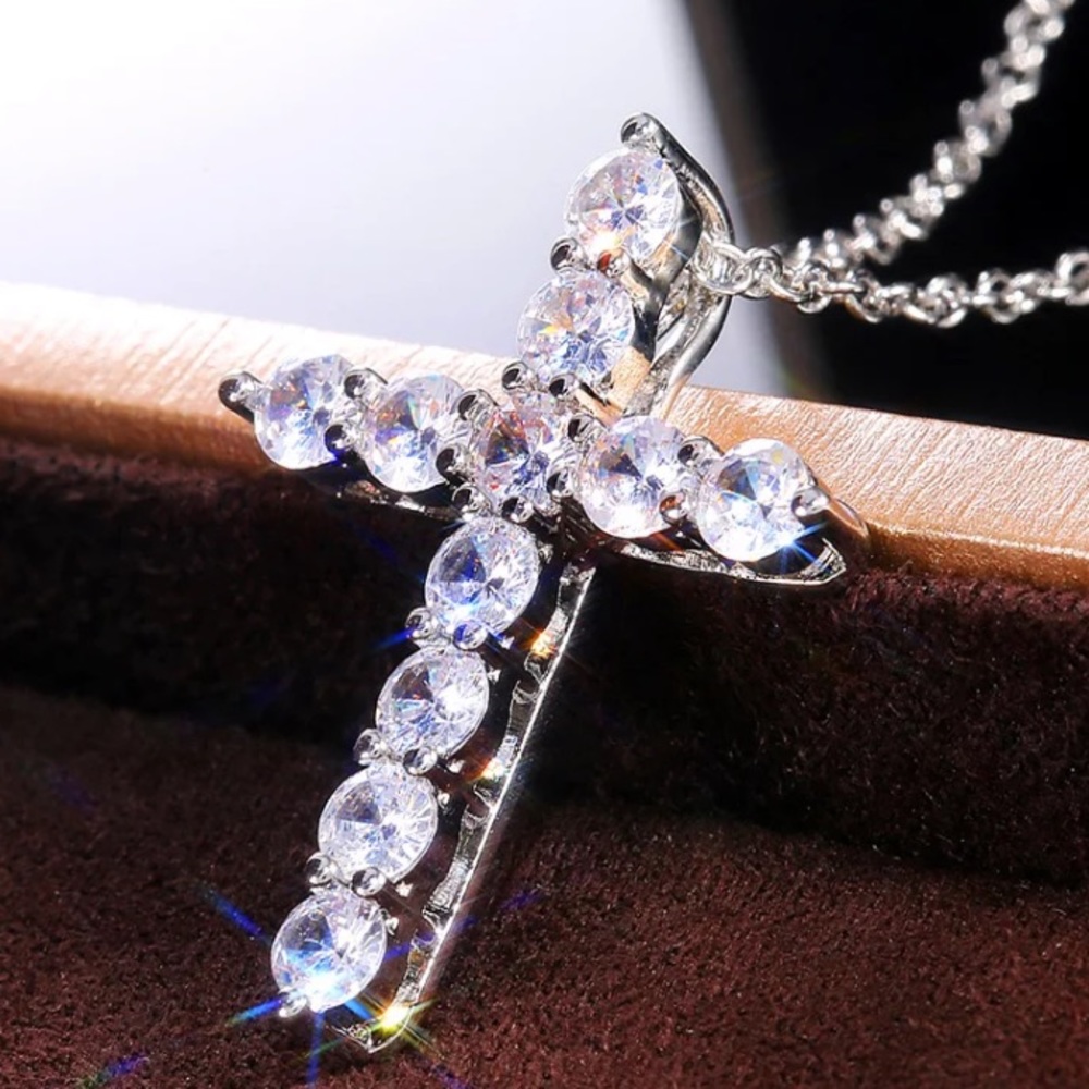 Sterling silver cross diamond necklace - Picture 4 of 6
